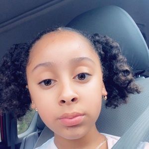 Meet your Posher, Yesenia